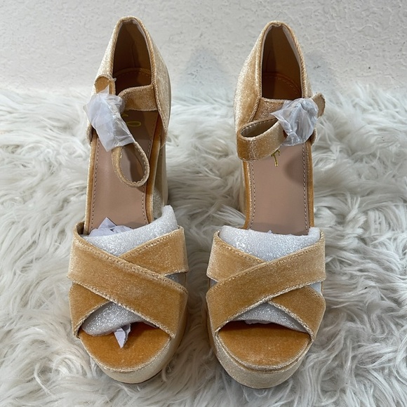 LULUS Crushest Champagne Velvet Rhinestone Ankle Strap Heels Size 7.5 NEW - Picture 4 of 16